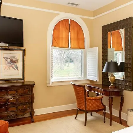 Relaxed Studio Close To Duke & Downtown Durham Apartment